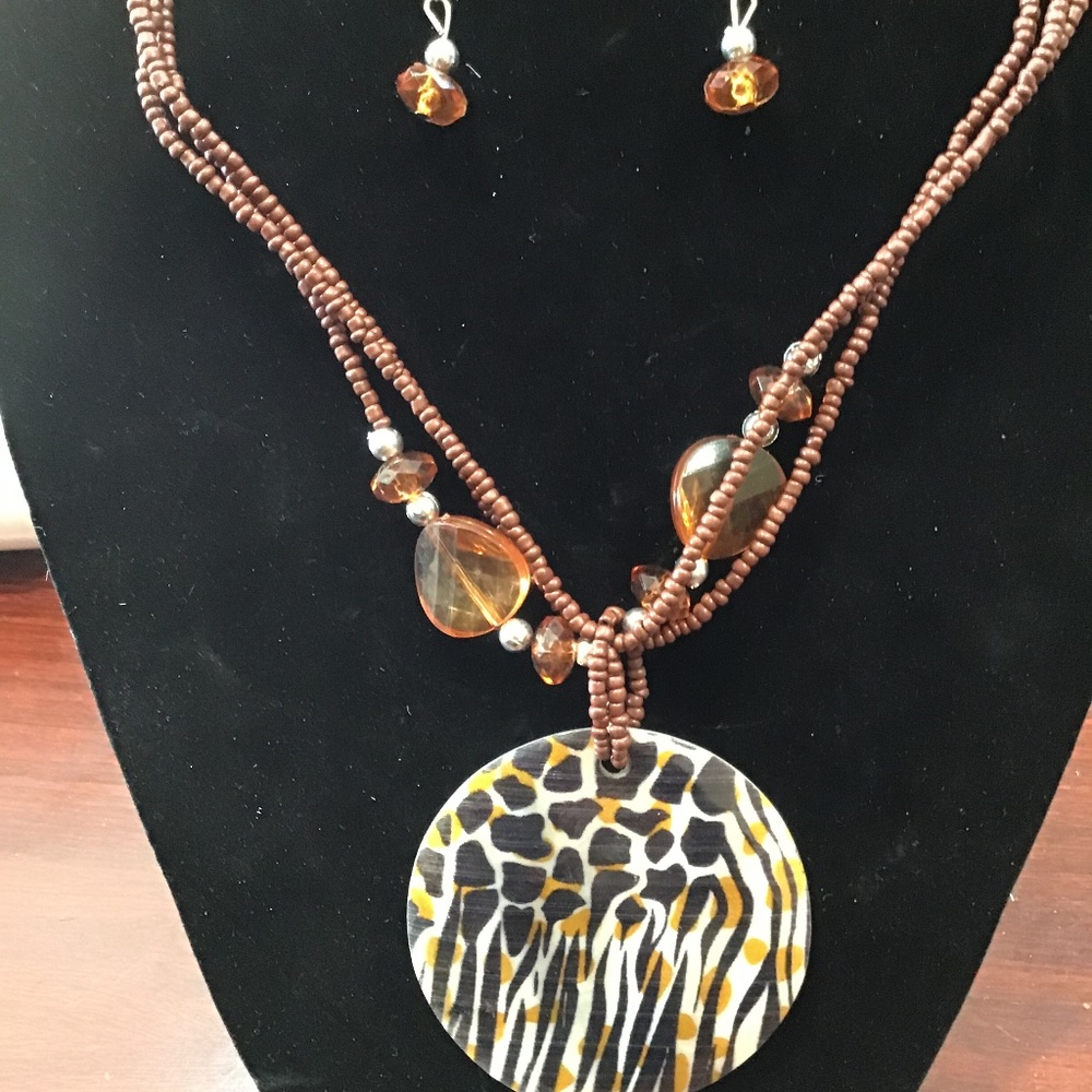 Hand Painted Shell Necklace Set